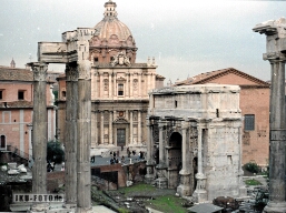 Forum Romanum Septimius Severus Bogen und Säulen vom Tempel des Vespasian, Rom 1990, Analogfoto