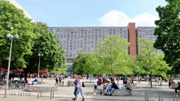 Rathausstrasse Ein Wunder, dass diese Häuser überlebt haben..., 2024