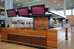 Abfertigungshalle Alles leer am BER, 2020