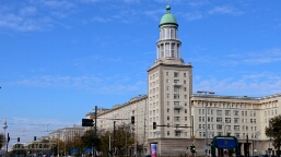Frankfurter Tor Blick Richtung Nordwesten mit dem nördlichen Turmbau