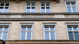 Fensterzeile Beachte die Details in der Fassadengestaltung! Block E Süd