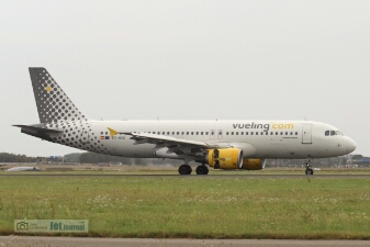 EC-MCU, Airbus A320-214, Vueling null